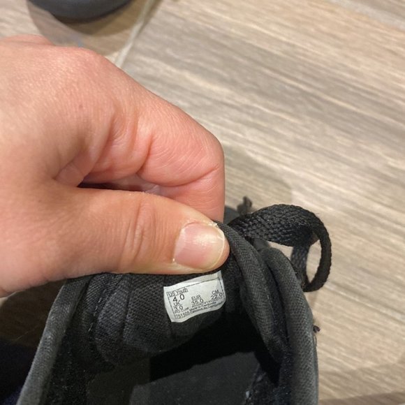 Vans Kids Unisex Solid Black Running Sneaker Shoes Lace Up Size 4 Youth - Picture 3 of 6